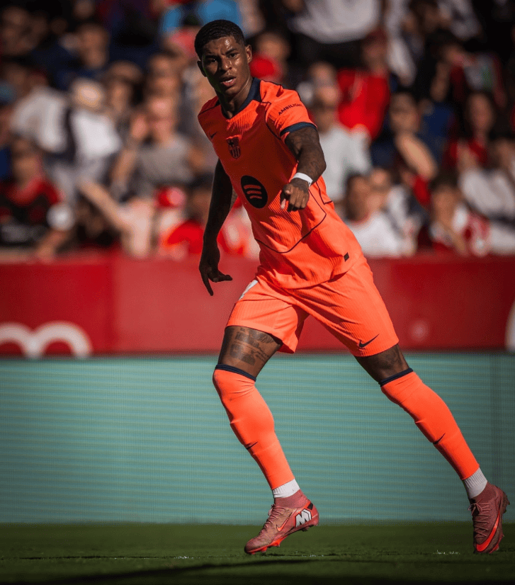 西甲领头羊易主！莱万失点拉什福德难救主，巴萨1-4惨败7连胜终结